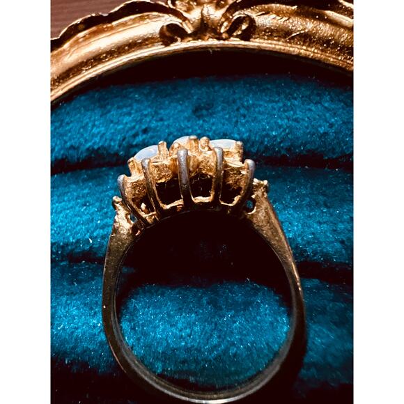 Vintage Gold Tone Opal Rhinestone Ring Size 7.25 Cluster Style Statement Jewelry - Picture 3 of 10